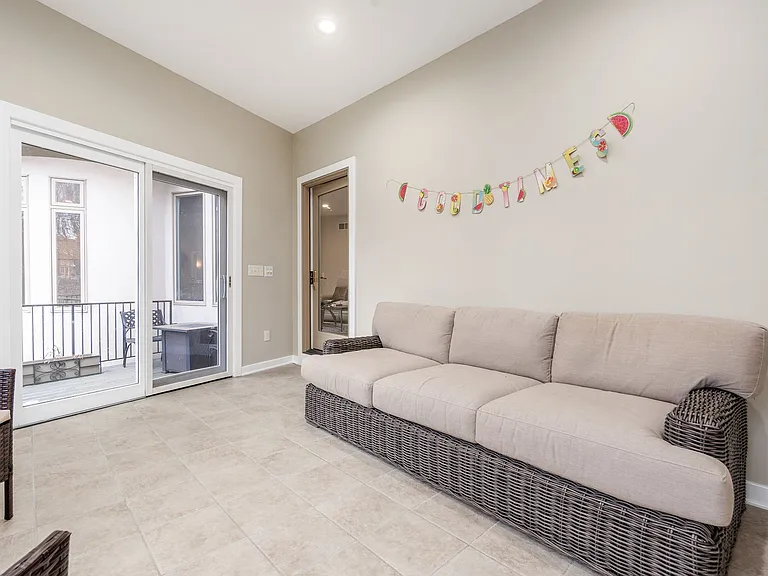 4602 Sandwich Ct — Photo 33
