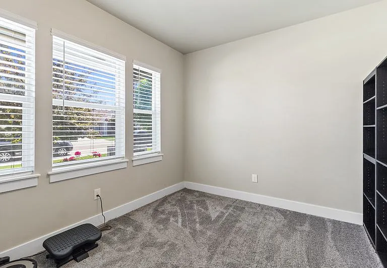 912 Birchton Loop — Photo 6