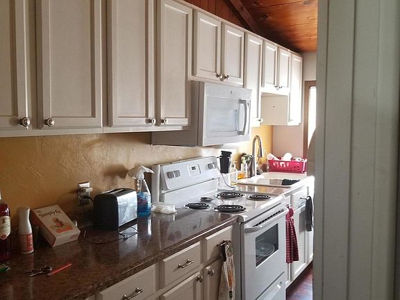2nd image of 204 E Narramore Ave