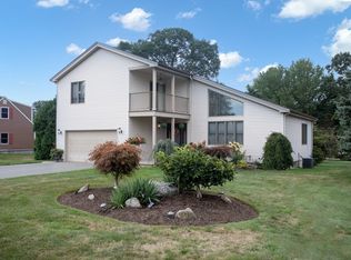 165 Yankee Peddler Dr, Somerset, MA 02726