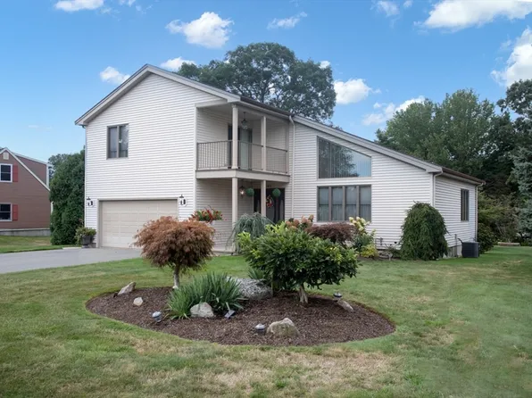 165 Yankee Peddler Dr, Somerset, MA 02726