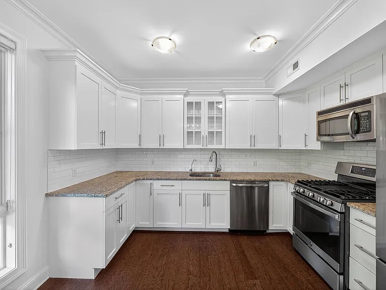 200 Laird Ave #204 — Photo 14
