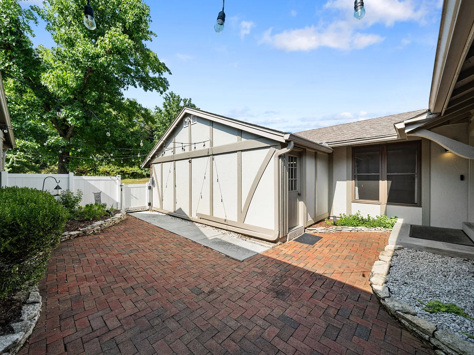 3 bed, 2240 sqft, $3,100 — Photo 3