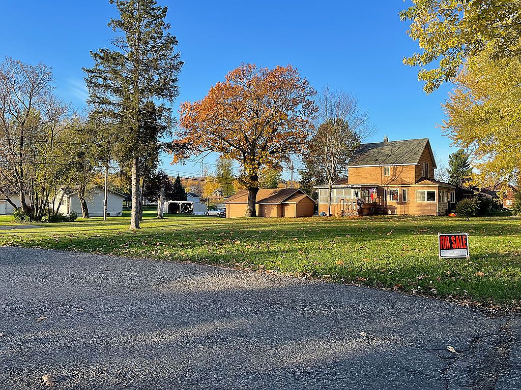 402 Mitchell St, Coleraine, MN 55722 Zillow