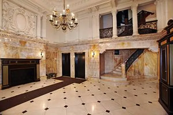 Rented by Douglas Elliman | media 19