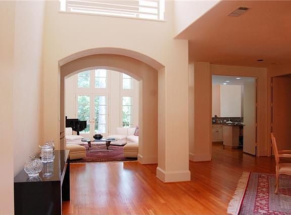 3rd image of 18 Sandalwood Dr