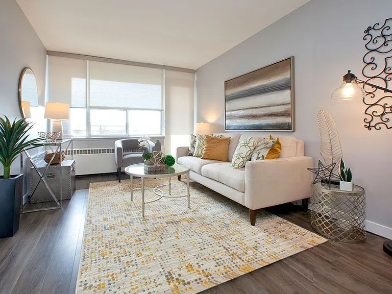 2575 Danforth Ave — Photo 18