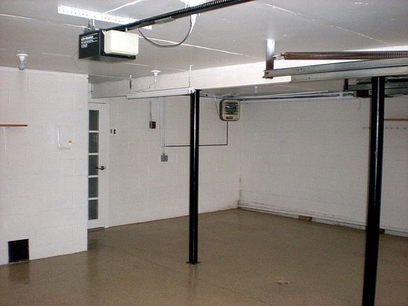 Heated, oversized 2 car garage