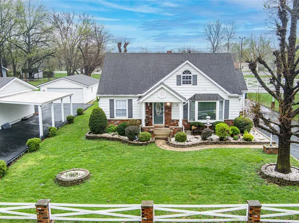10 Baldus Dr, Fairview Heights, IL 62208