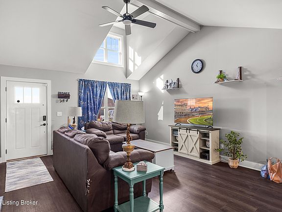 3rd image of 1006 Ray Wimsett Blvd #B
