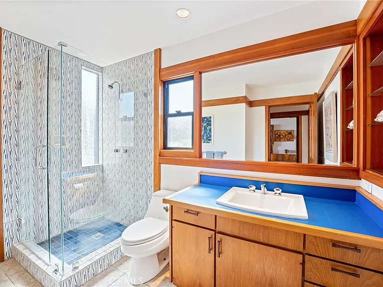 1911 Ocean Way — Photo 16