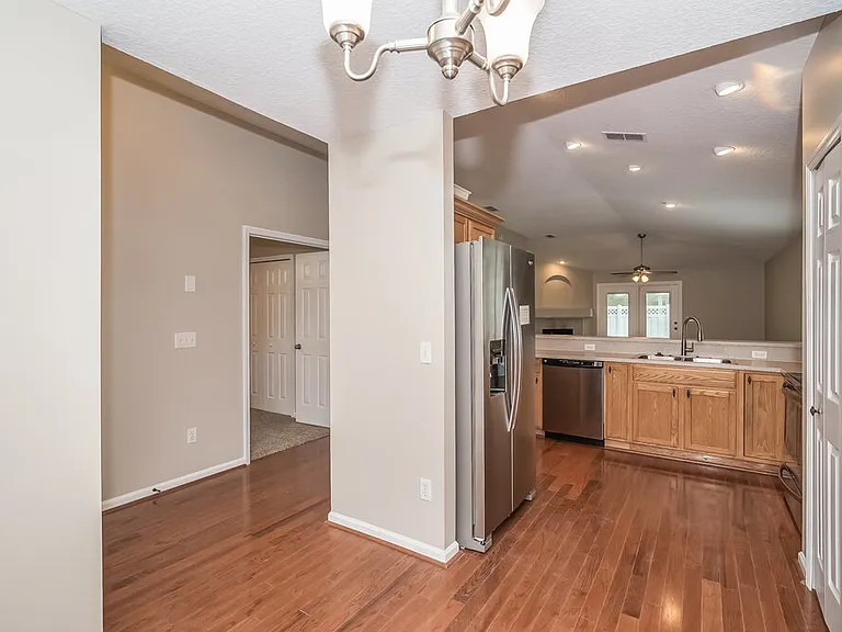 573 Redberry Ln — Photo 7
