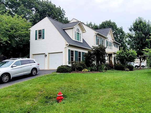 3rd image of 10107 Fullerton Ct