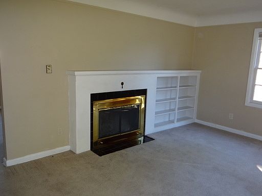 4th image of 2414 E 27th St