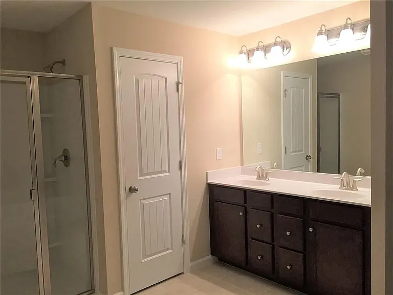 1055 Hampton Oaks Dr — Photo 15