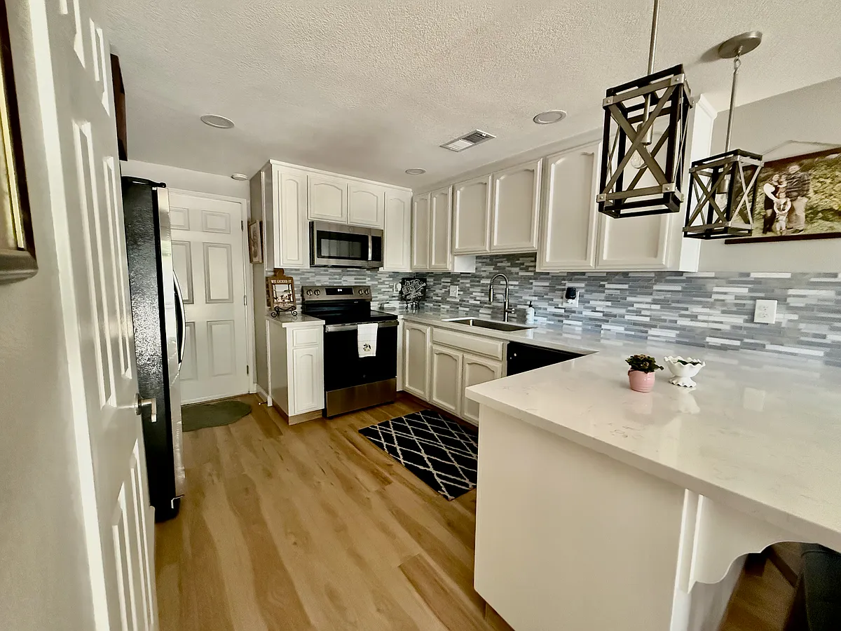 Building Photo - 246 Tiffany Cir