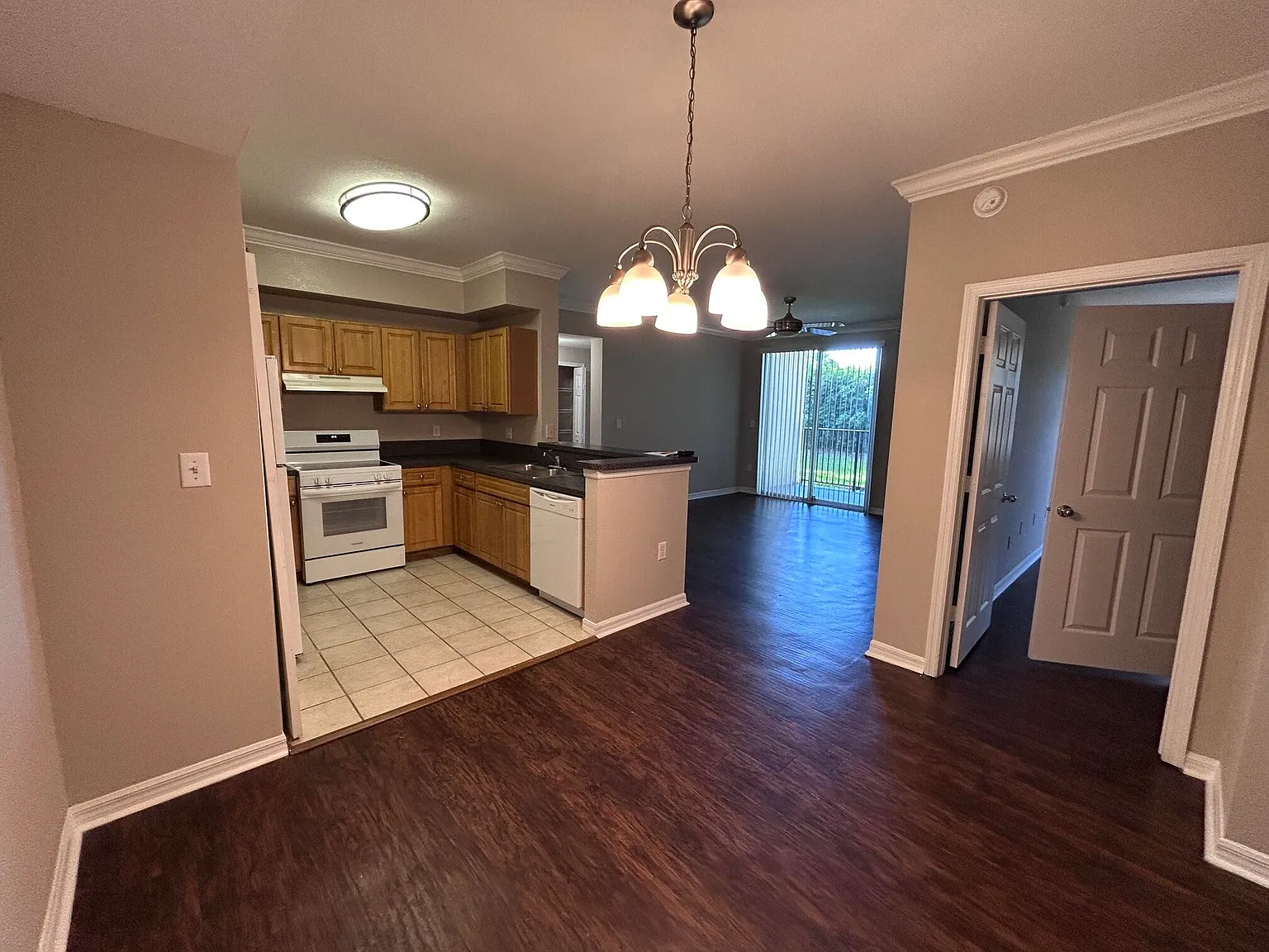 3 bed, 2.0 bath, 1238 sqft, $2,350 — Photo 1