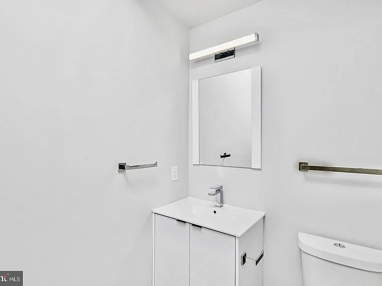 Brand New Luxury Apartments — Photo 22
