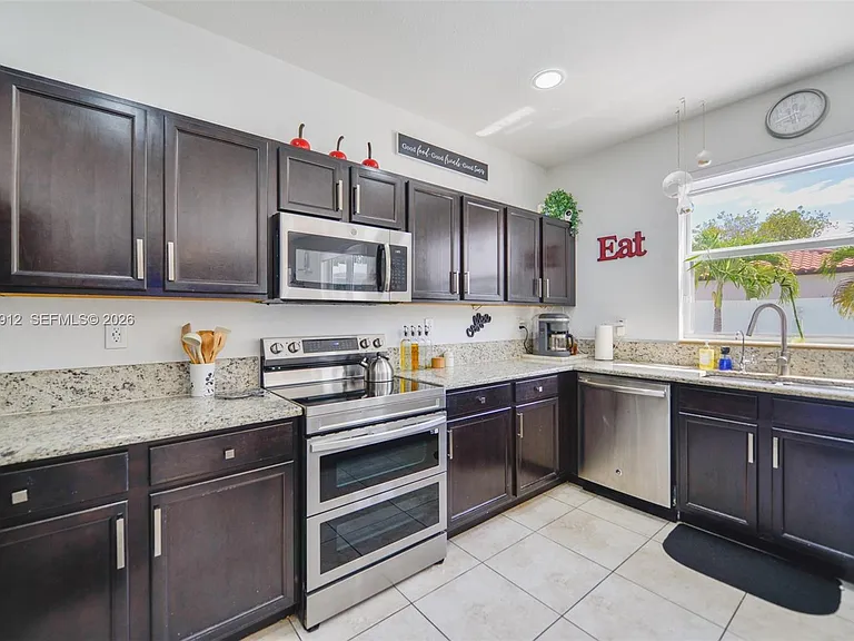 9101 SW 169th Pl — Photo 11