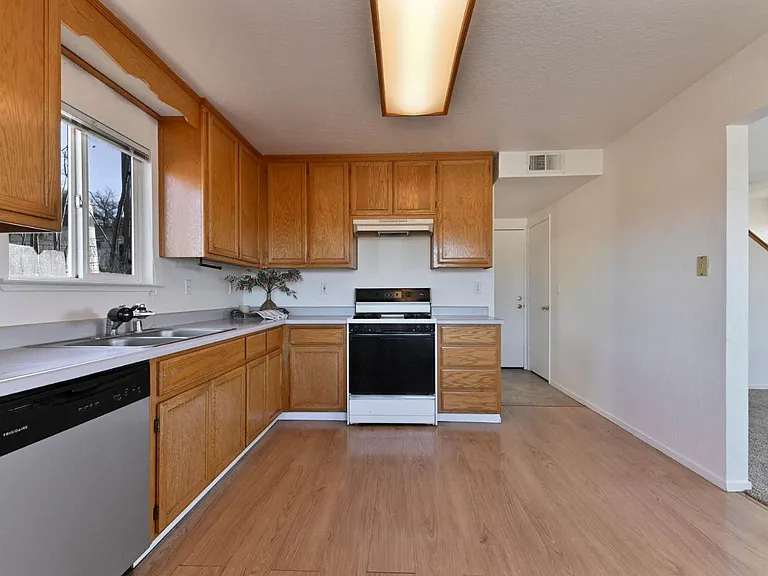 49 Gatewood Ave — Photo 6