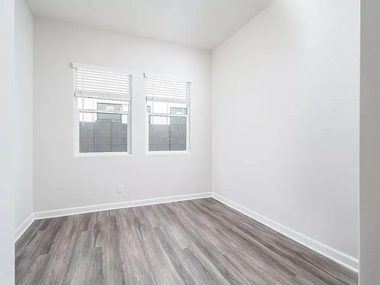 15565 S 181st Ln — Photo 3
