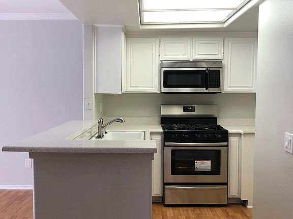 4th image of 12659 Moorpark St APT 18