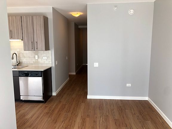 5th image of 350 E Wacker Dr #2611