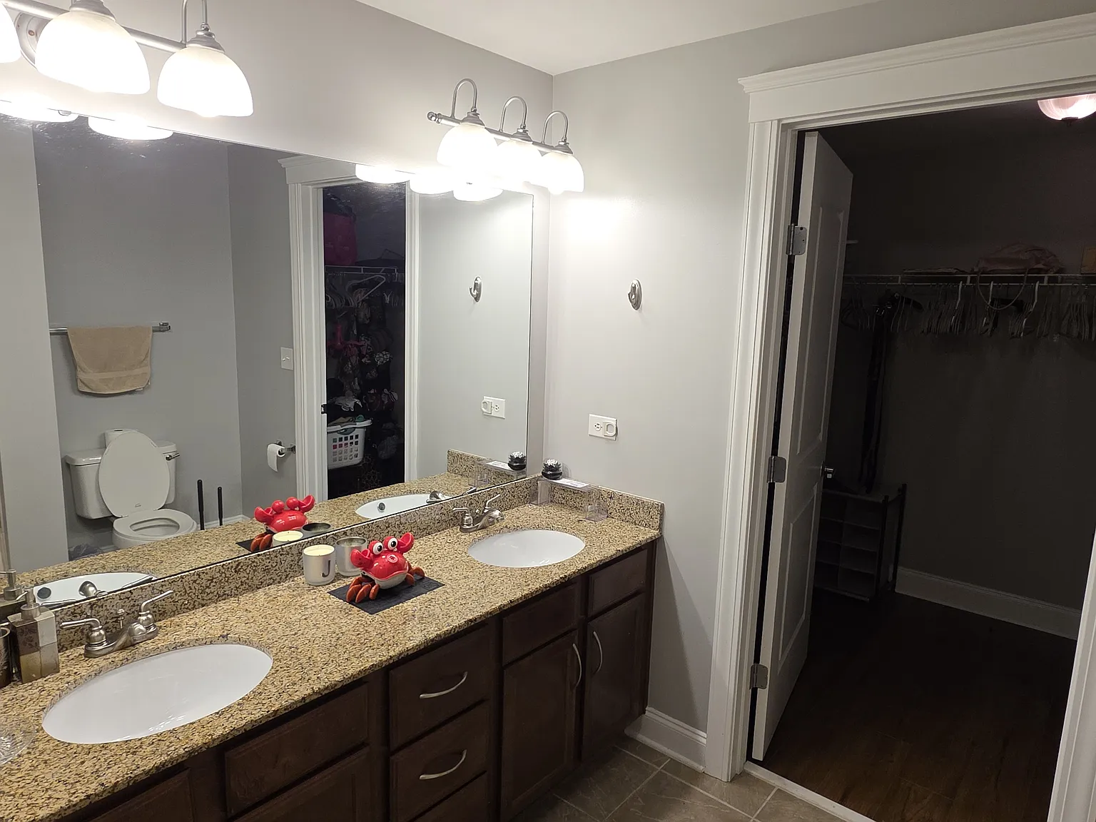 222 Glenwood Ave — Photo 3
