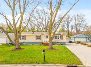 320 S Hackett Rd, Waterloo, IA 50701