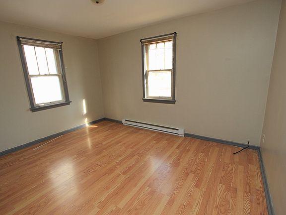 5th image of 40 Irving Pl APT 4