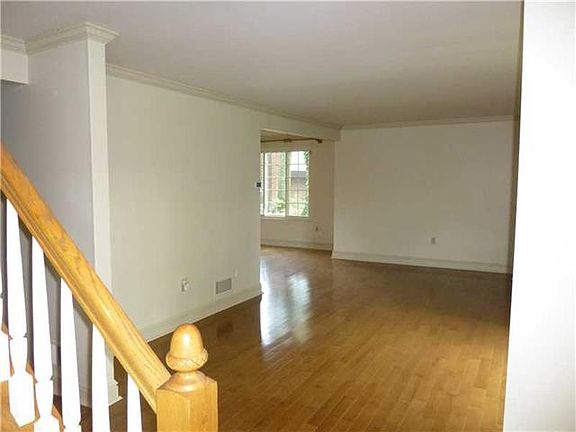 3rd image of 611 Sewickley Heights Dr