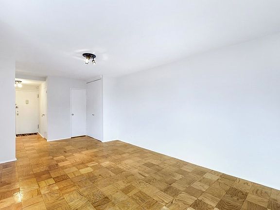 2nd image of 385 Grand St APT 2002