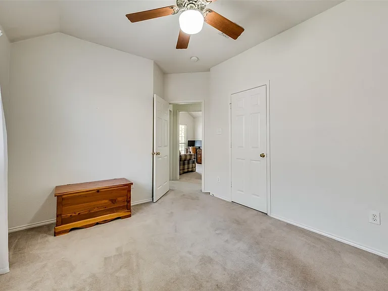 808 Amber Ct — Photo 4