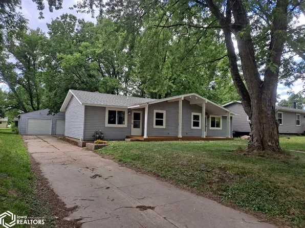 805 1/2 W 10th St, Clear Lake, IA 50428