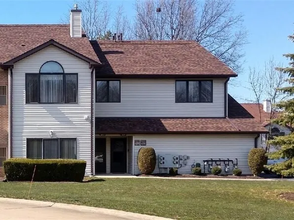 7270 Village Dr, Mentor, OH 44060