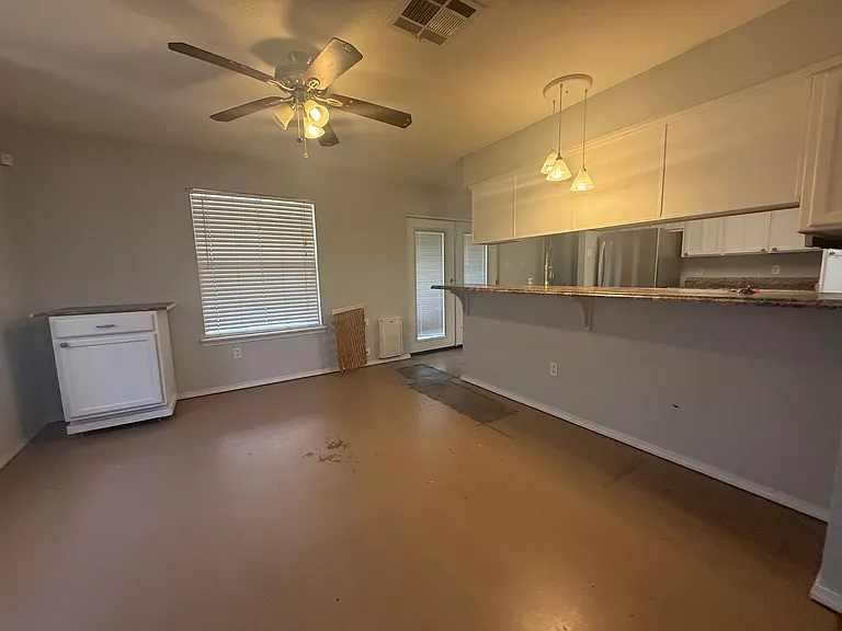 609 Montwood Dr — Photo 9