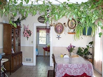 3rd image of 1310 Garden Pl