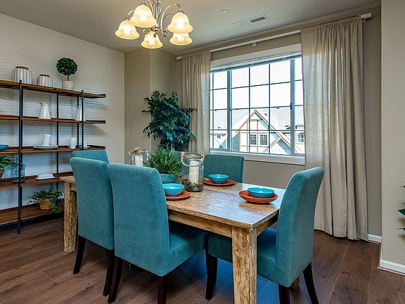 Dining (staged)
