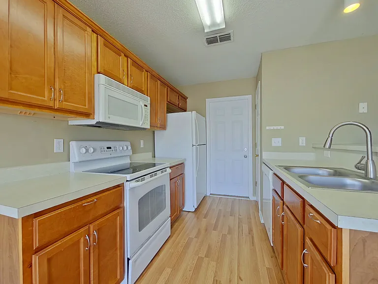 6-web-or-mls-4 Kitchen-3_03302026