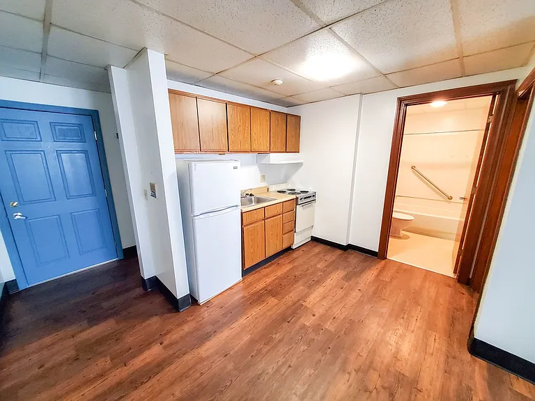 320 W 8th St — Photo 5