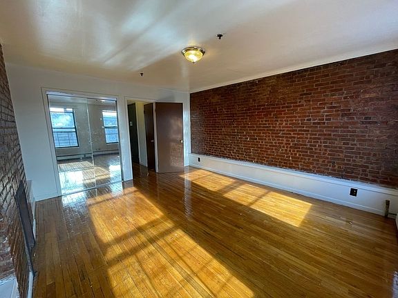 3rd image of 160 W 123rd St APT 4