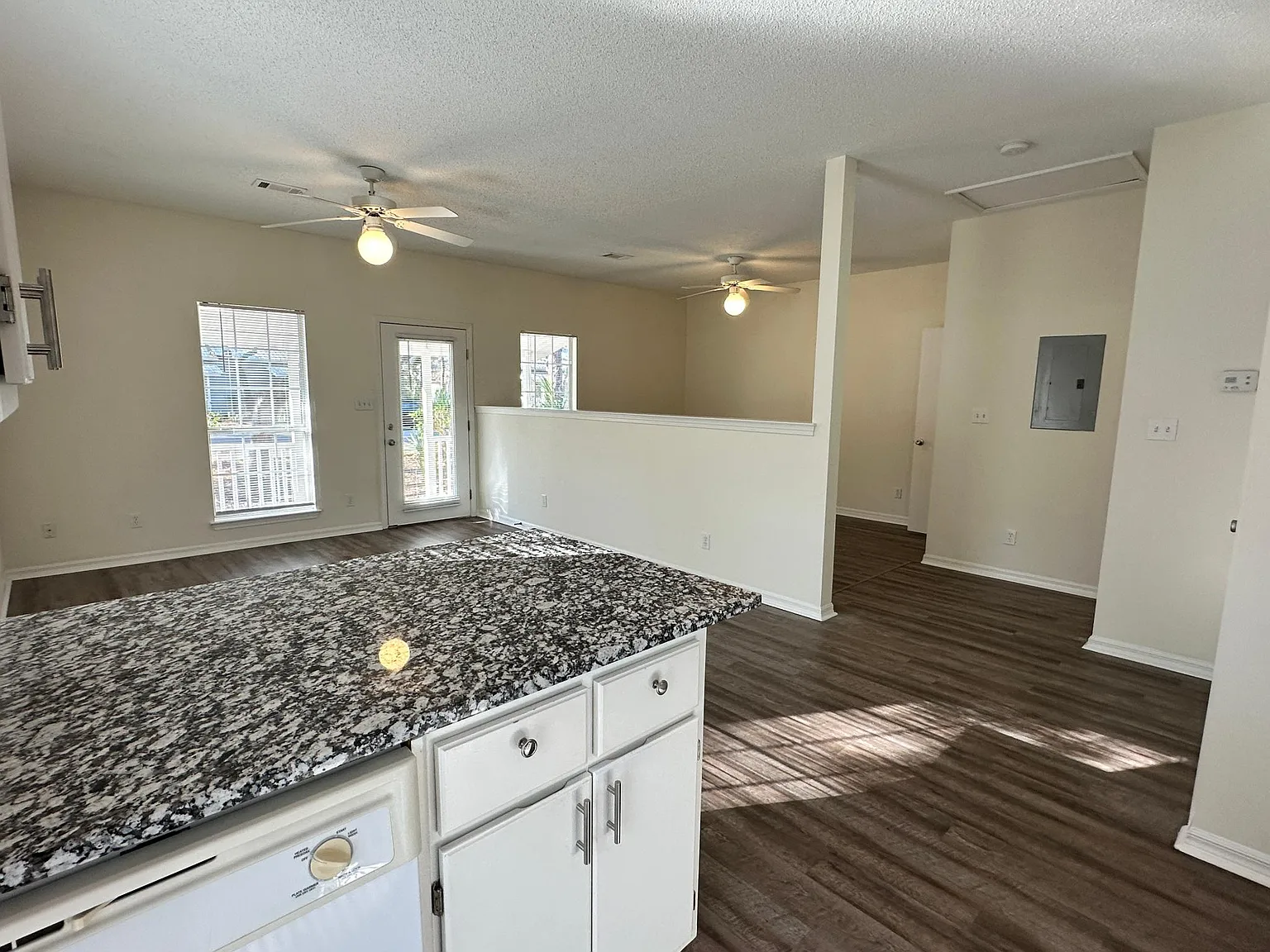 Studio, 576 sqft, $1,400 — Photo 4