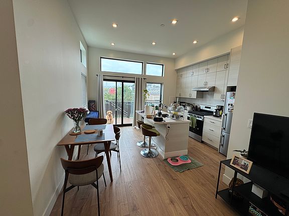 5th image of 878 Rhode Island St #1