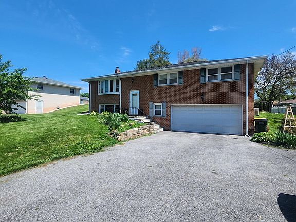3rd image of 2029 Derry Rd