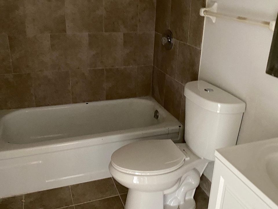 1st image of 941 Sharon Ct