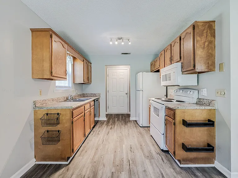 4903 McCall Rd — Photo 10