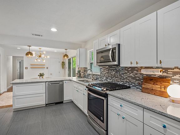 5th image of 10846 Sharondale Dr