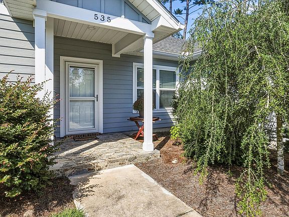 3rd image of 535 Holly Rd