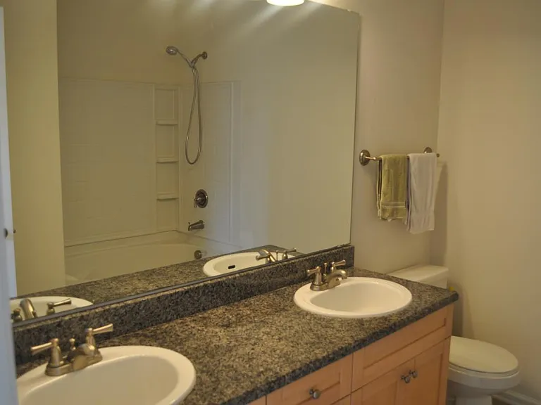 1027 Central Park Cir — Photo 7