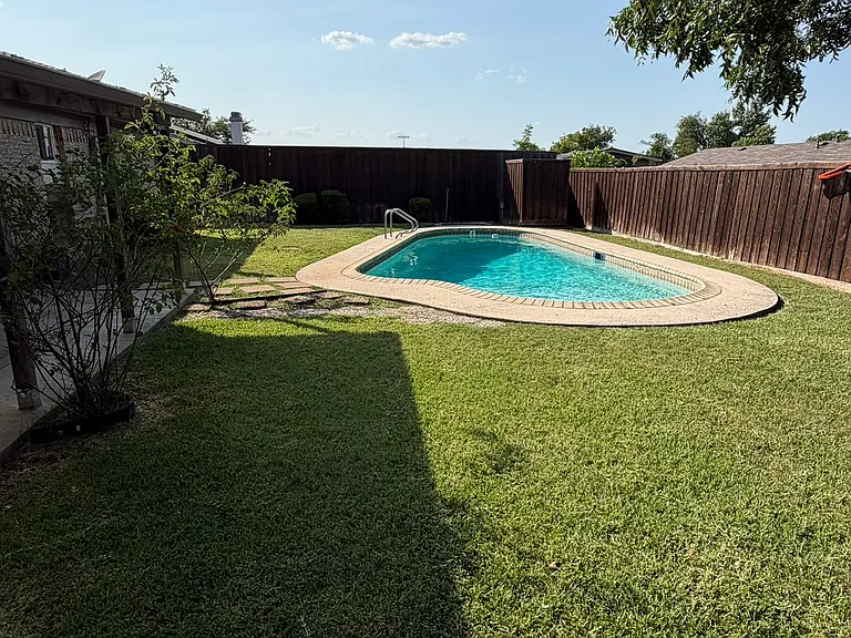 1803 Redbud Cir — Photo 22